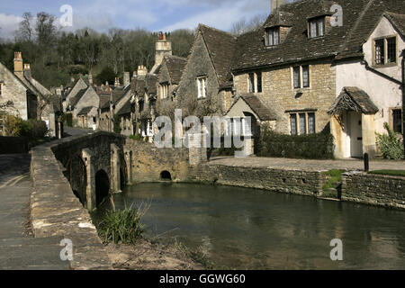 Le Village de Castle Combe dans le Wiltshire l'emplacement pour le film Docteur Doolittle Banque D'Images