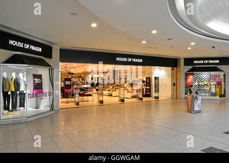 Shopping mall entrée de House of Fraser department store boutique de vente au détail d'affichage fenêtre avant Intu Lakeside Shopping centre Thurrock Essex UK Banque D'Images