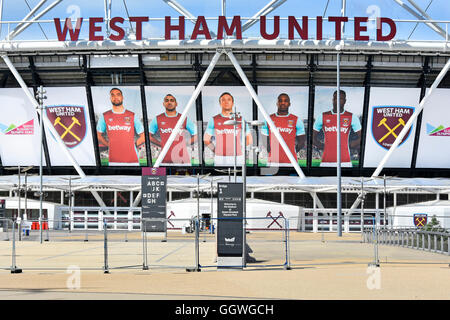 Stade olympique Londres 2012 converti et opérationnelle nouvelle football pour West Ham United dans le Queen Elizabeth Olympic Park England uk Stratford Banque D'Images