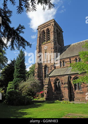L'église saint Matthieu, dans le village de Stretton, Cheshire, England, UK Banque D'Images