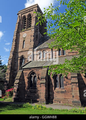 L'église saint Matthieu, dans le village de Stretton, Cheshire, England, UK Banque D'Images