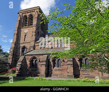 L'église saint Matthieu, dans le village de Stretton, Cheshire, England, UK Banque D'Images