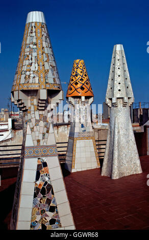 Les cheminées de Palau Guell de Gaudi, Barcelone, Espagne Banque D'Images