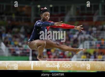 USA's Simone Biles effectue au cours de la gymnastique artistique féminine la qualification sur le deuxième jour de la Jeux Olympiques de Rio, au Brésil. Banque D'Images