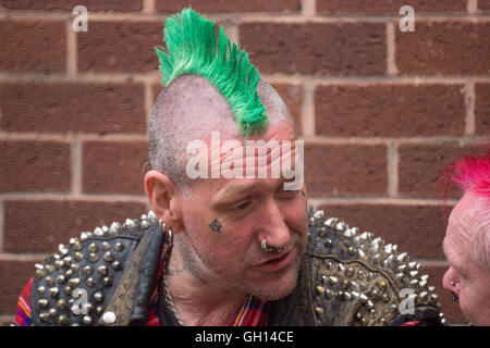 Blackpool, Royaume-Uni. 7 août 2016 nouvelles. Le spectacle coloré de punks de continuer à Blackpool aujourd'hui. Le dimanche est le dernier jour du festival. Beaucoup de couleurs autour de la ville aujourd'hui Crédit : Gary Telford/Alamy live news Banque D'Images