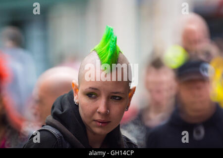 Blackpool, Royaume-Uni. 7 août 2016 nouvelles. Le spectacle coloré de punks de continuer à Blackpool aujourd'hui. Le dimanche est le dernier jour du festival. Beaucoup de couleurs autour de la ville aujourd'hui Crédit : Gary Telford/Alamy live news Banque D'Images