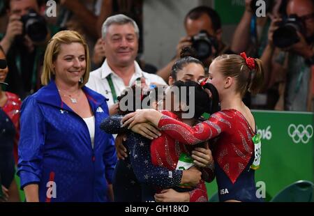 Rio de Janeiro, Brésil. 07Th Aug 2016. Les USA gymnastes célébrer à la fin de leurs événements. Womens gymnastique artistique. Arène Olympique. Parc olympique. Rio de Janeiro. Le Brésil. Le 07/08/2016. Credit : Sport en images/Alamy Live News Banque D'Images