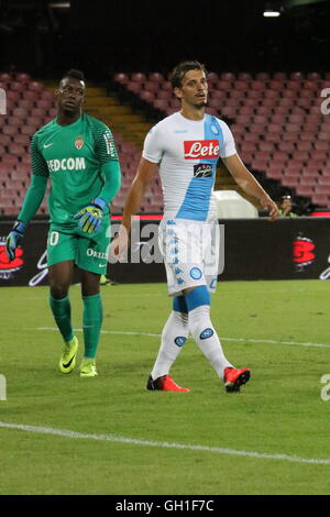 Napoli, Italie. 7 Août, 2016. dans l'ordre, de gauche à droite:Loïc Badiashile Mukinayi (Monaco) et Manolo Gabbiadini (SSC Napoli ) lors de match de football entre SSC Napoli et Monaco au stade San Paolo de Naples .résultat final Napoli vs Monaco 5-0 Crédit : Salvatore Esposito/Alamy Live News Banque D'Images