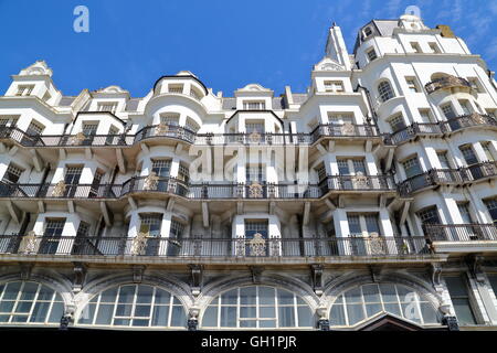 Métal orné d'un balcon au Palace Court, Hastings, Sussex, Grande Bretagne Banque D'Images