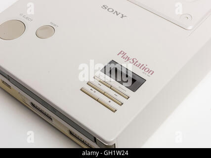 Hong Kong, Hong Kong SAR, Chine.1er décembre 2015.1991 rare Nintendo Sony Playstation console de jeux.©Jayne Russell/Alamy Stock Banque D'Images