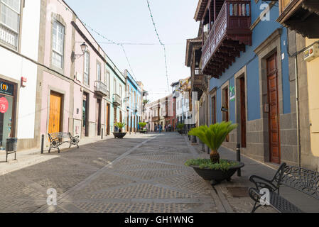 TEROR, Gran Canaria, Espagne - 1 août 2016 : les touristes et les habitants de Royal Street, la rue principale de la petite ville de l'inter Banque D'Images