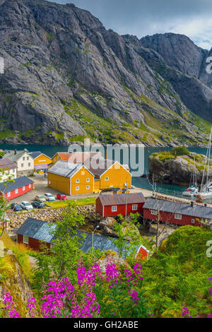 Village de pêcheurs de Nusfjord, fjord, Lofoten, Norvège Banque D'Images