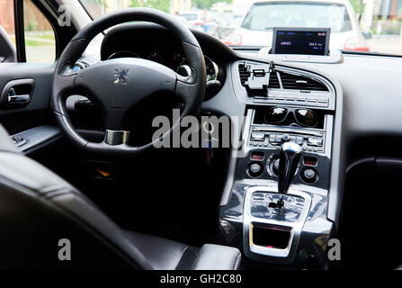 À l'intérieur d'une Peugeot 5008 Banque D'Images