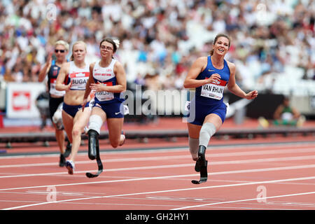 Marlou van Rhijn la gagnante du 100 m femmes T44, de l'IPC 2016 anniversaire des Jeux, le Parc Olympique Queen Elizabeth, Stratford, London, UK. Banque D'Images