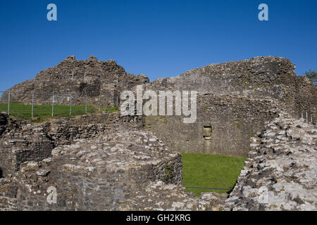 Dryslwyn château avec ses murs épais Banque D'Images