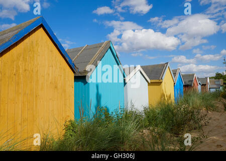 Vue arrière de cabanes de plage de Wells-next-the-Sea, Norfolk, Angleterre. Banque D'Images