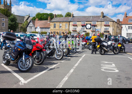 Une réunion régulière des motocyclistes à Helmsley North Yorkshire UK Banque D'Images