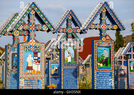 SAPANTA,Roumanie - 04 juillet 2015- Le Cimetière Joyeux de Sapanta, Maramures, Roumanie. Ces cimetière est unique en Roumanie et en t Banque D'Images