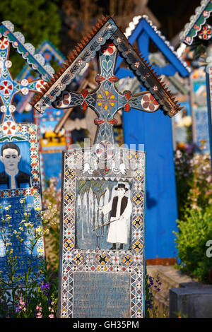 SAPANTA,Roumanie - 04 juillet 2015- Le Cimetière Joyeux de Sapanta, Maramures, Roumanie. Ces cimetière est unique en Roumanie et en t Banque D'Images