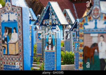 SAPANTA,Roumanie - 04 juillet 2015- Le Cimetière Joyeux de Sapanta, Maramures, Roumanie. Ces cimetière est unique en Roumanie et en t Banque D'Images