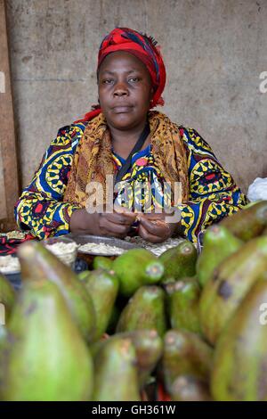 Géographie / voyage, Cameroun, avocat vendeuse sur le marché aux légumes, Ngaoundéré, province Adamaoua, Additional-Rights Clearance-Info-Afrique,-Not-Available Banque D'Images