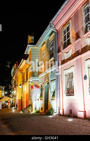 SIGHISOARA, Roumanie - 07 juillet : Vue de nuit sur la ville historique de Sighisoara sur Juillet 07, 2015. Ville dans laquelle est né Vlad Tepes, Dracu Banque D'Images