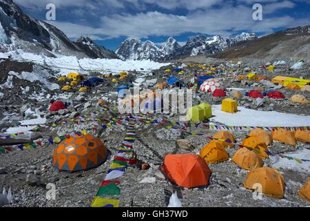 À l'échelle du glacier de Khumbu du Camp de base de l'Everest, Sagarmatha National Park, district de Solukhumbu, Népal, Asie Banque D'Images