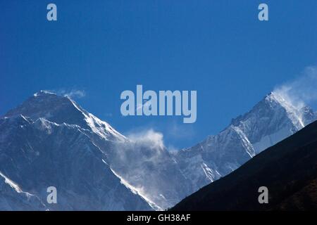 Vue de Mt Everest et Lhotse du sentier près de Namche Bazar, Népal, Asie Banque D'Images