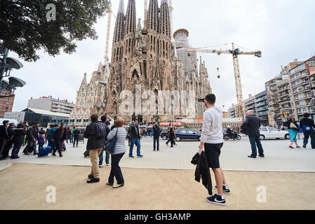 La Sagrada Familia, est une grande église à Barcelone Banque D'Images