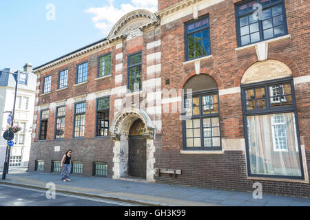 Londres, Angleterre, Royaume-Uni : la monnaie et Gospel Mission Phare sur Union Street, Southwark. Banque D'Images