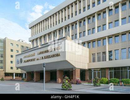 Moscou, Russie - Juillet 07, 2016 : Entrée de bâtiment de l'Université de l'économie russe Plekhanov Banque D'Images