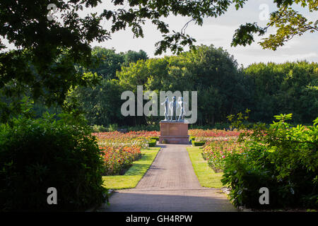 Le mémorial Piper Alpha dans la reine mère Rose Garden à Hazlehead Park, Aberdeen, Écosse, Royaume-Uni Banque D'Images