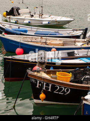 Bateaux dans le port de Gorran Haven, Cornwall, Angleterre Banque D'Images