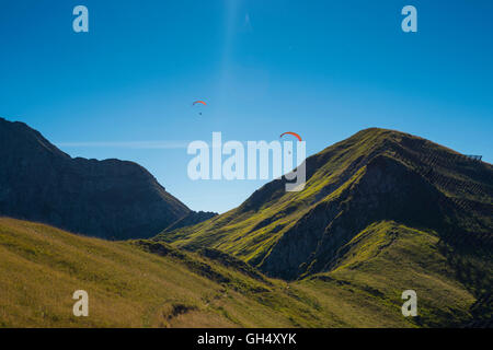 Géographie / billet, l'Allemagne, de Bavière, de paysages, de parapente près du Mont Nebelhorn (crête), Additional-Rights Clearance-Info-Not-Available- Banque D'Images