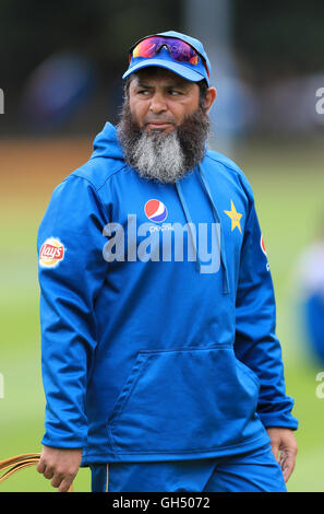 Le Pakistan bowling spin Mushtaq Ahmed entraîneur pendant la session à filets à Edgbaston, Birmingham. Banque D'Images