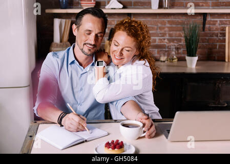 Comment l'homme à la femme écrit Banque D'Images