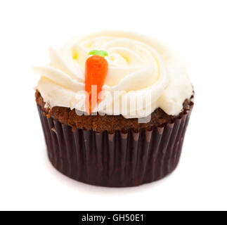 Cupcake carotte avec du beurre et du sucre cerise isolated on white Banque D'Images