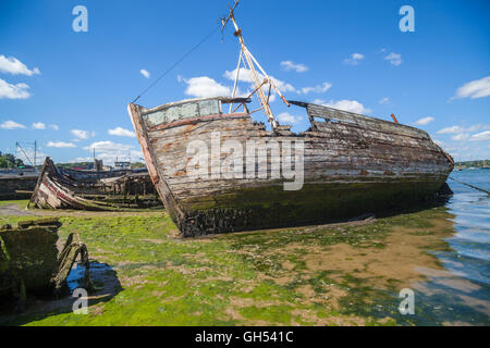 La beauté dans la décomposition des bateaux sur des vasières Banque D'Images