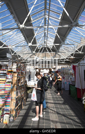 Greenwich Market, marché local haut en couleur, dans le sud-est de Londres, les étals de marché indépendants des arts, de l'artisanat et de l'alimentation Banque D'Images