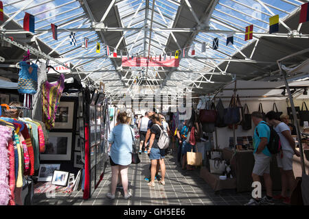 Greenwich Market, marché local haut en couleur, dans le sud-est de Londres, les étals de marché indépendants des arts, de l'artisanat et de l'alimentation Banque D'Images