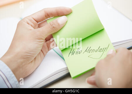 Mains tenant sticky note avec texte Ramblertang Banque D'Images
