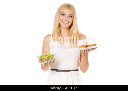 Le choix de la femme et de salade gâteau Banque D'Images