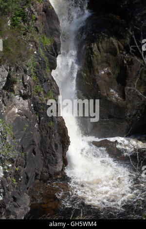 Les chutes de la rivière sur Kirkaig Kirkaig sous Loch Fionn ci-dessous Suilven près de Lochinver Ecosse Sutherland Assynt Banque D'Images