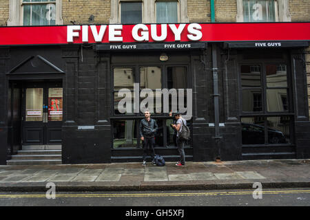 Les cinq gars restaurant fast food, fondée par Janie & Jerry Murrell, sur Argyll Street, London, UK Banque D'Images