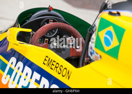 Pilotage d'Ollie Hancock Fittipaldi F5A à la FIA Historique Masters course de Formule 1, 2016 Événement Silverstone Classic, UK Banque D'Images