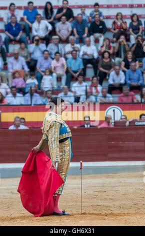 Le torero Espagnol Jose Carlos Venegas la corrida avec la béquille dans l'Arène de Jaen, Espagne Banque D'Images