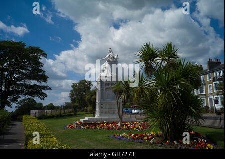 Southend Southend on Sea, Essex, Angleterre, Royaume-Uni. Statue de la reine Victoria 016 août jetée sur la Colline parlementaire. Banque D'Images