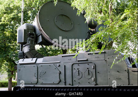 Le 1S32 "Pat Hand" est un feu de fabrication soviétique et de contrôle radar guide de commandement à Frunze jardin, ville d'Orenbourg Banque D'Images