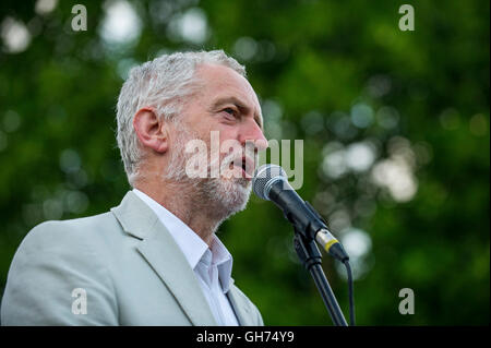 La chef du Parti du travail adresses Jeremy Corbyn ses partisans à Bristol au cours d'une campagne électorale du rallye. Banque D'Images