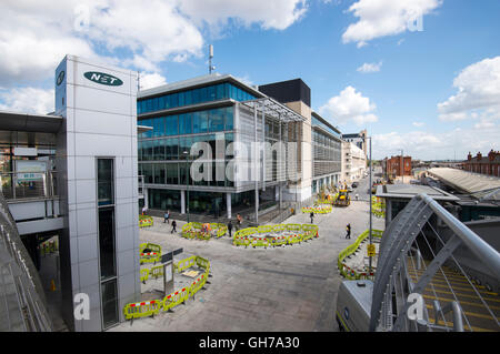La rue Station, vu de l'arrêt de tramway Gare de Nottingham Nottingham, Nottinghamshire en Angleterre Banque D'Images